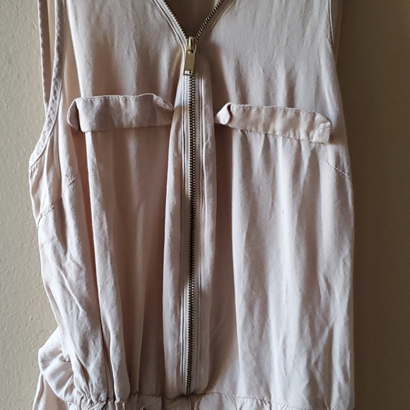 Rue 21 light tan short sleeve romper - Picture 2 of 5